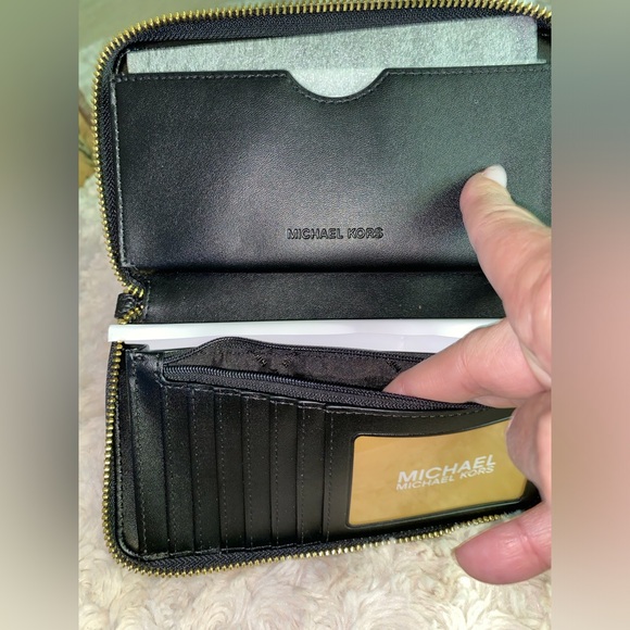 SALE! Michael Kors Large Jet Set Travel Phone Wristlet NEW WITH TAGS - Picture 15 of 16